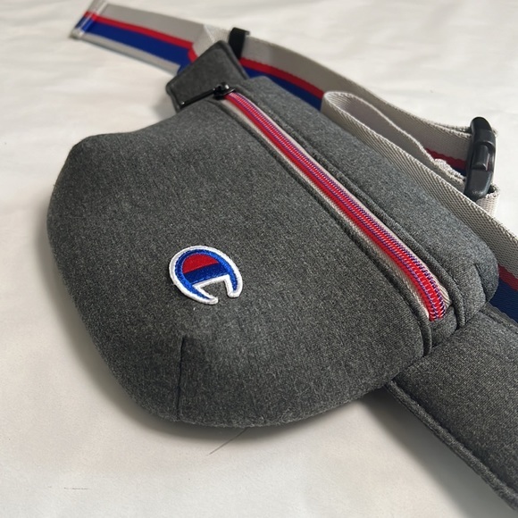 Champion Fanny Pack Shoulder Belt Bag Multipurpose Gray Adjustable Strap - Picture 5 of 6